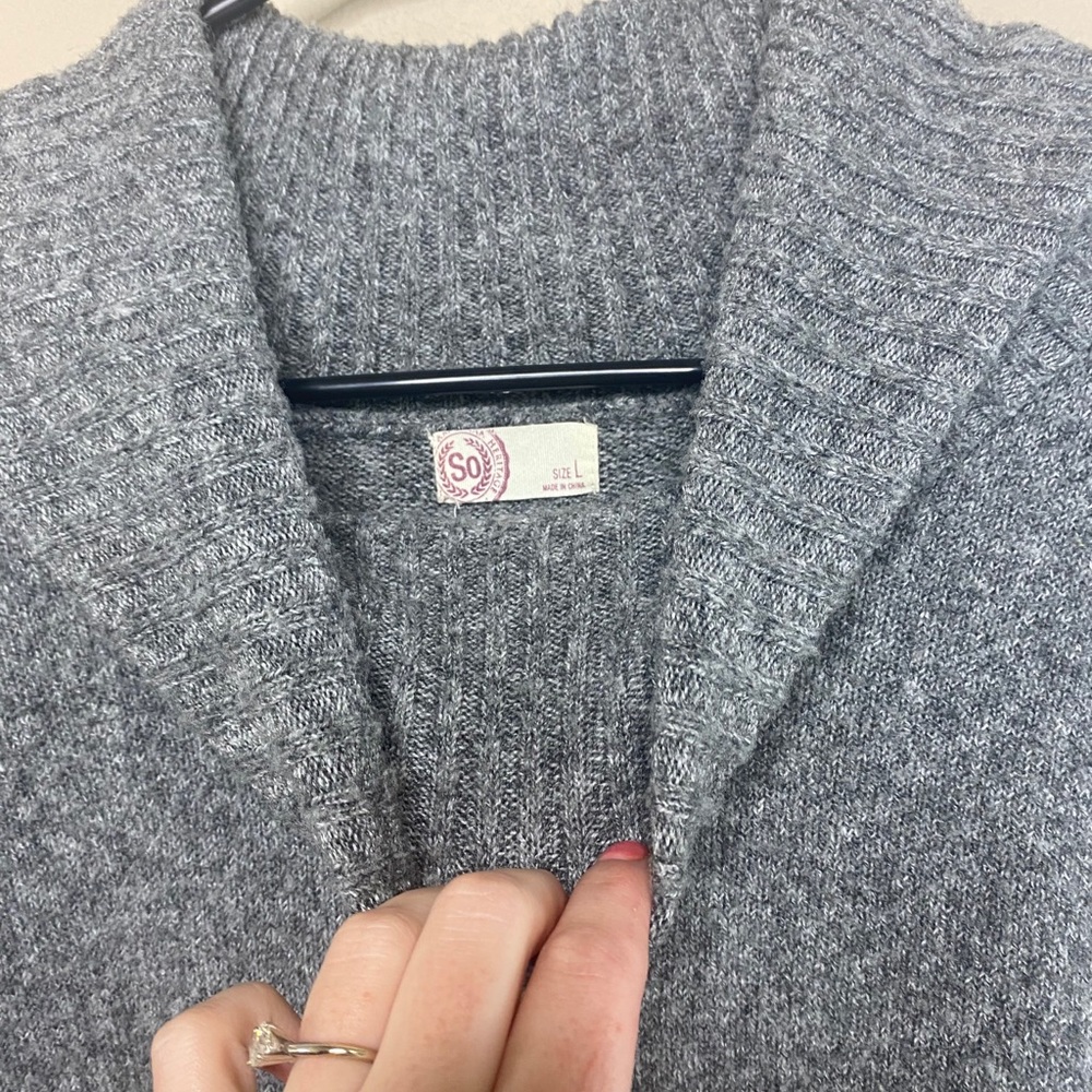 Oversized Sweater - Picture 2 of 3